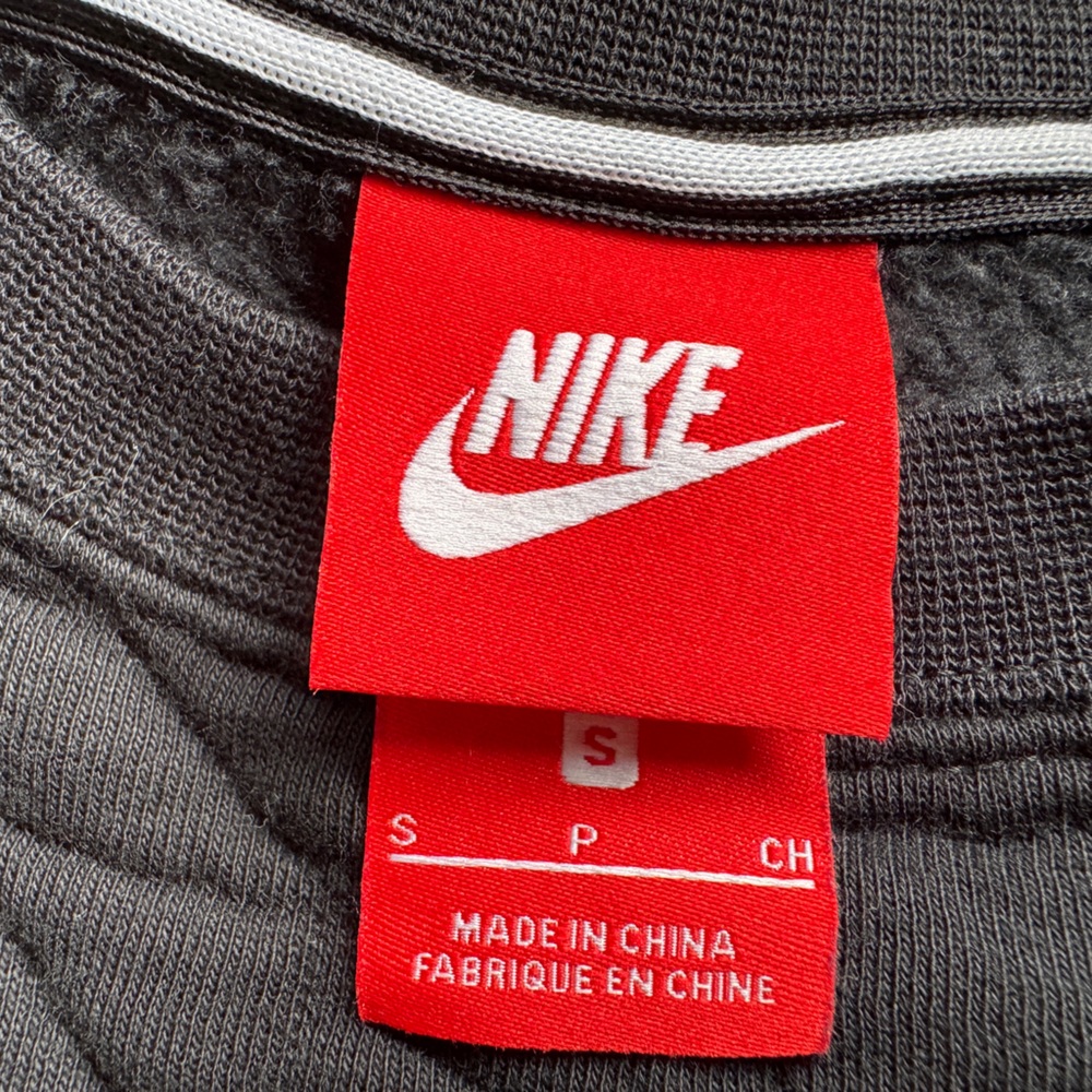 Nike Black Quilted Crew neck - Picture 2 of 2